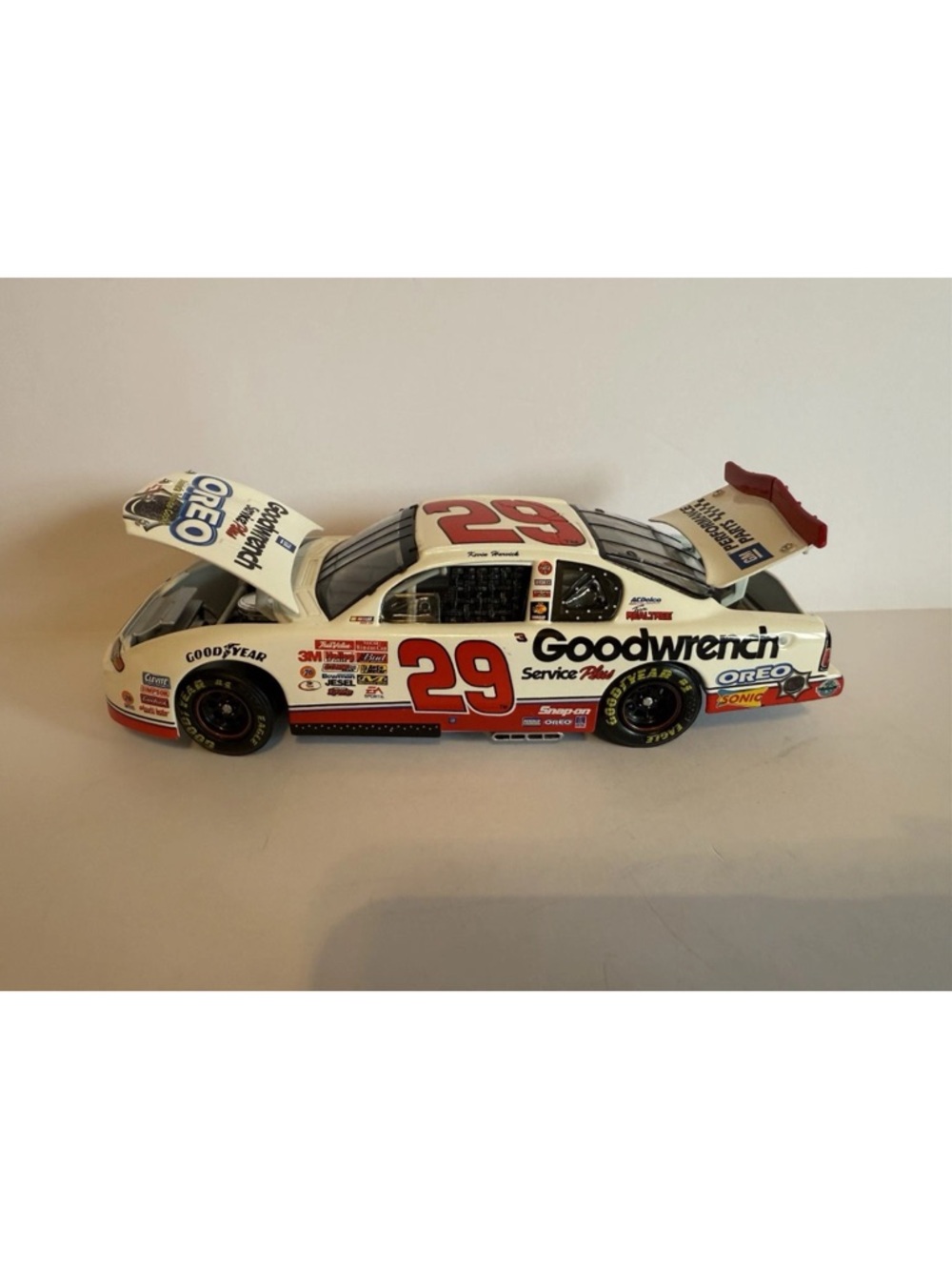 Kevin Harvick 1/24 Diecast #29 GM Goodwrench Service Plus Oreo Show Car